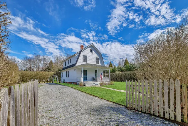a view of house with a yard