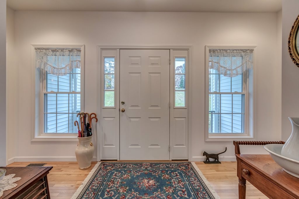 62 Ridge Road Nashua, NH 03062 - Photo 3 of 31