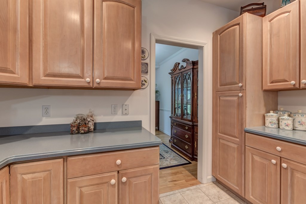 62 Ridge Road Nashua, NH 03062 - Photo 8 of 31