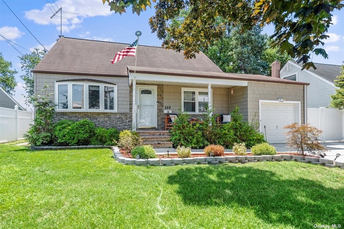 228 Heathcote Road Lindenhurst, NY 11757 - Photo 1 of 1 Gallery Image 1