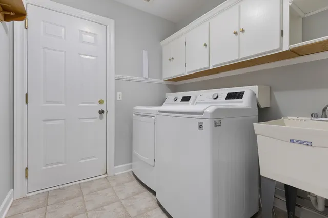 $400,000 | 3701 King Charles Lane, St. Charles, IL 60174