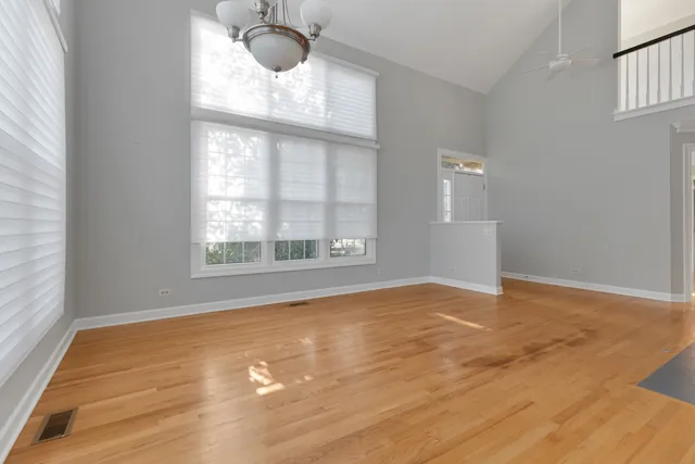 $400,000 | 3701 King Charles Lane, St. Charles, IL 60174