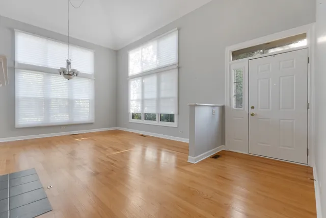 $400,000 | 3701 King Charles Lane, St. Charles, IL 60174