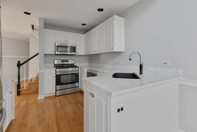 $400,000 | 3701 King Charles Lane, St. Charles, IL 60174