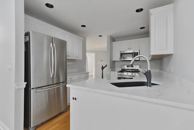 $400,000 | 3701 King Charles Lane, St. Charles, IL 60174