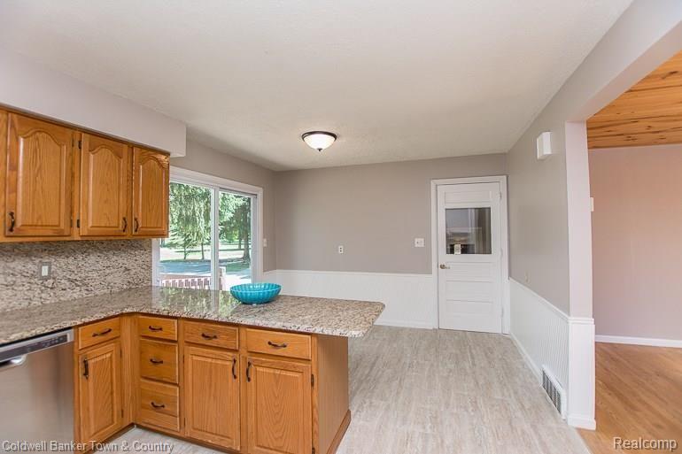 8412 Dean Road Fenton, MI 48430 - Photo 6 of 36 Dean Rd (5 of 43).jpg