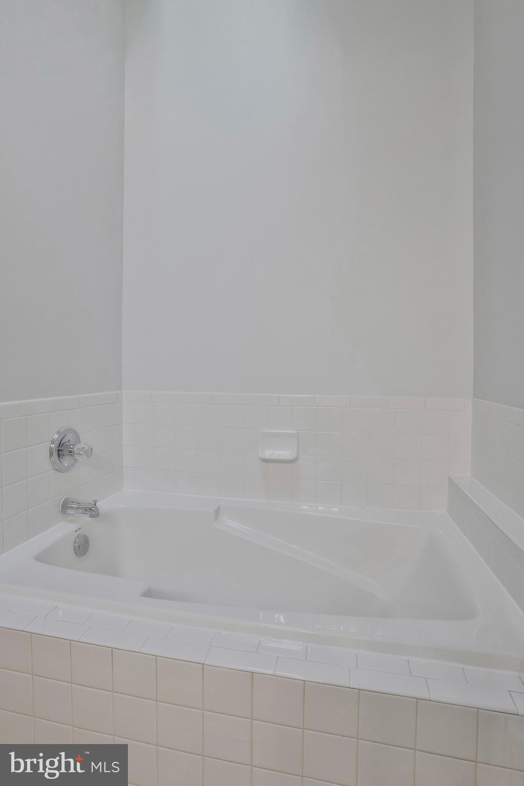 230 Sycamore Ridge Road Laurel, MD 20724 - Photo 20 of 32 Full bath also with soaking tub.