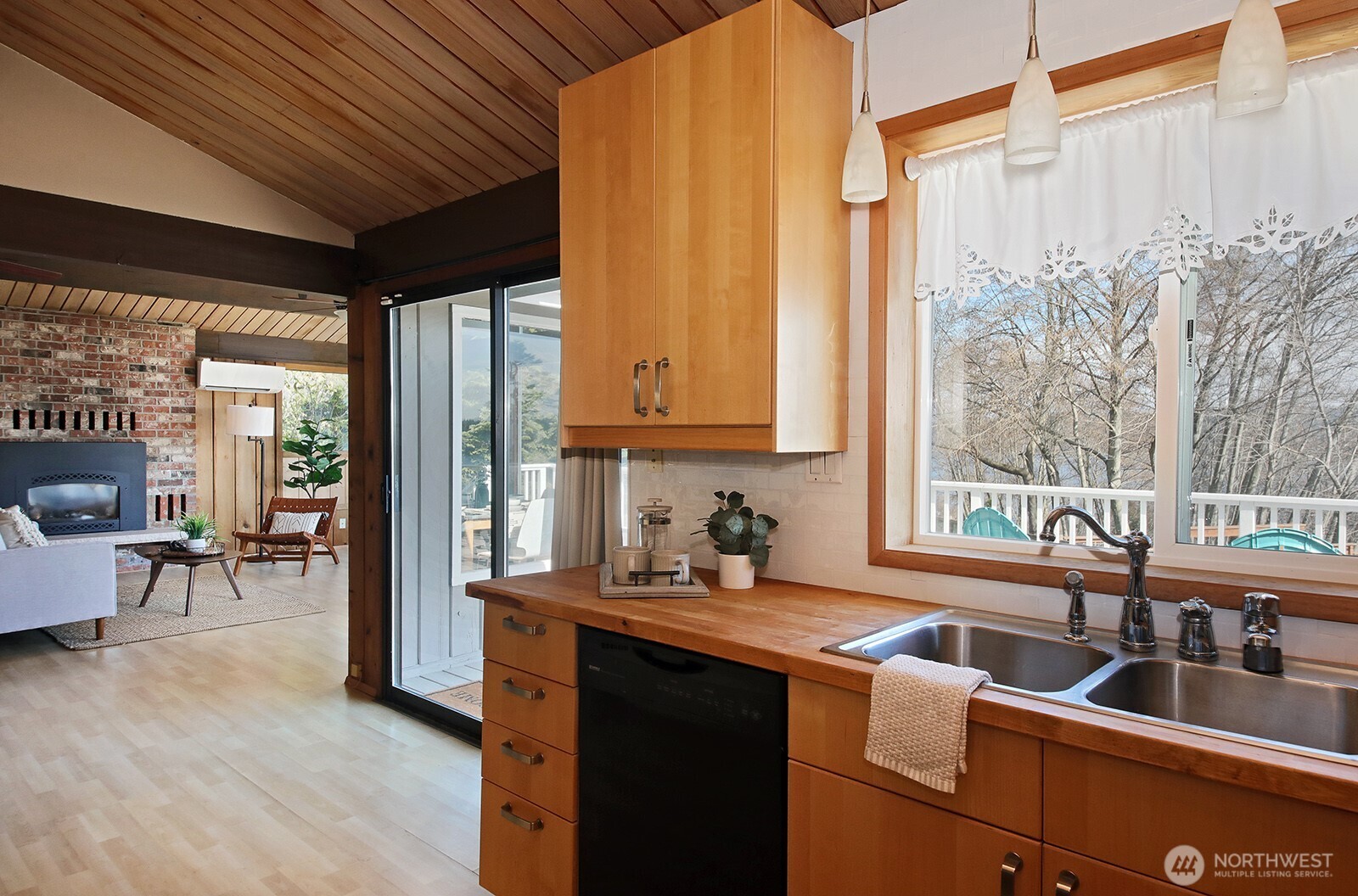 1412 Commodore Place Freeland, WA 98249 - Photo 16 of 35