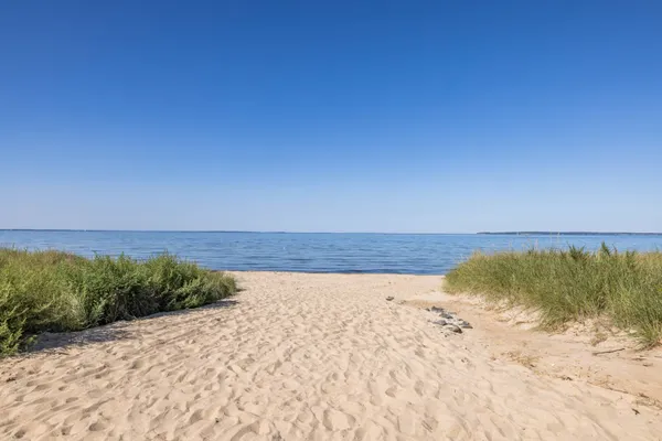 $22,000 | 77 3 Mile Harbor Drive, East Hampton, NY 11937