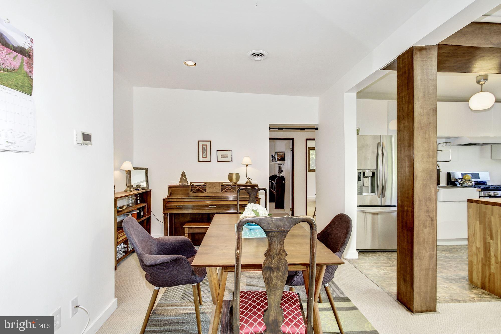 207 Skyhill Road, Unit 10 Alexandria, VA 22314 - Photo 11 of 25 Dining Room
