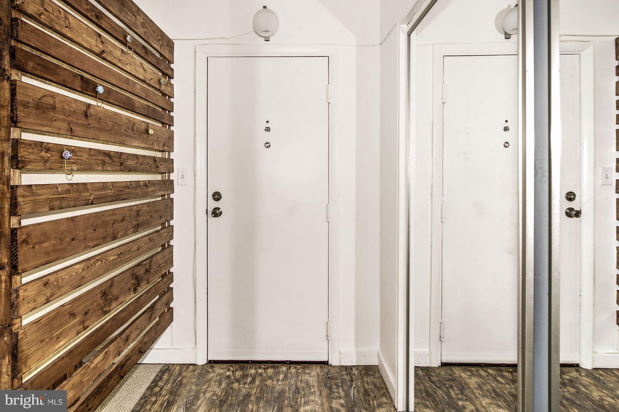 207 Skyhill Road, Unit 10 Alexandria, VA 22314 - Photo 3 of 25 Interior (General)