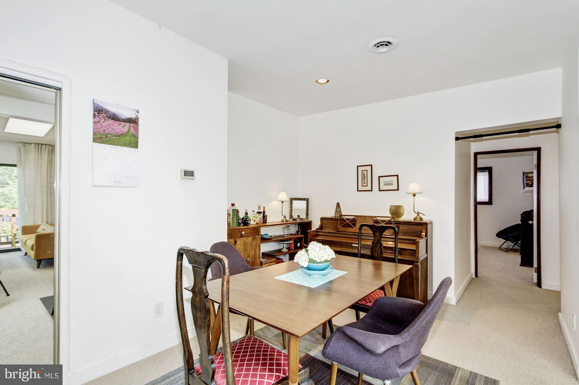 207 Skyhill Road, Unit 10 Alexandria, VA 22314 - Photo 9 of 25 Dining Room