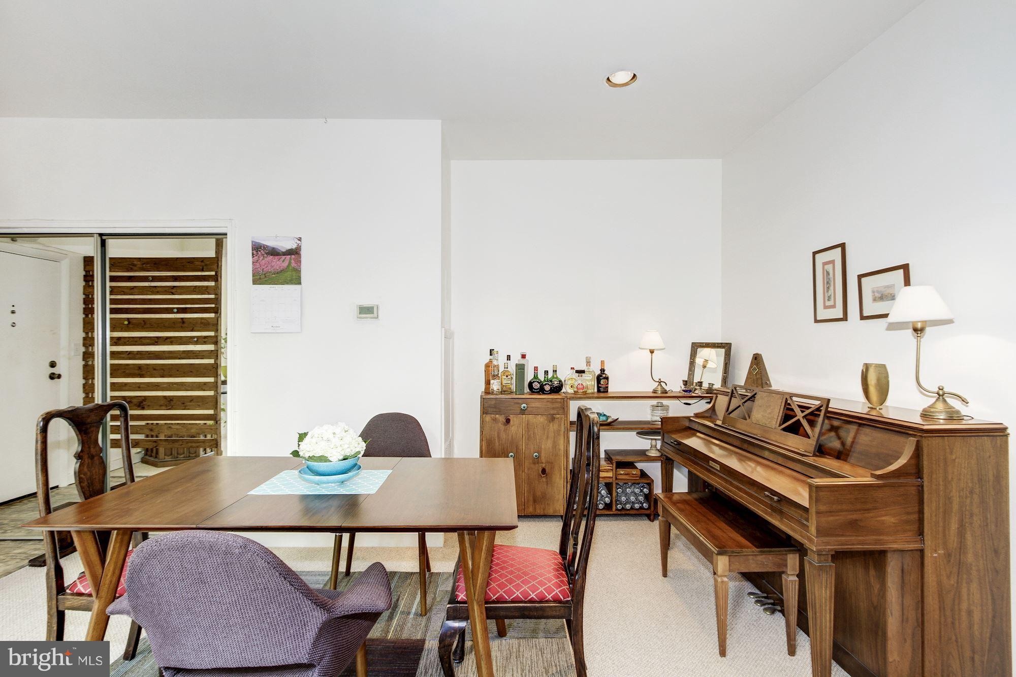 207 Skyhill Road, Unit 10 Alexandria, VA 22314 - Photo 10 of 25 Dining Room