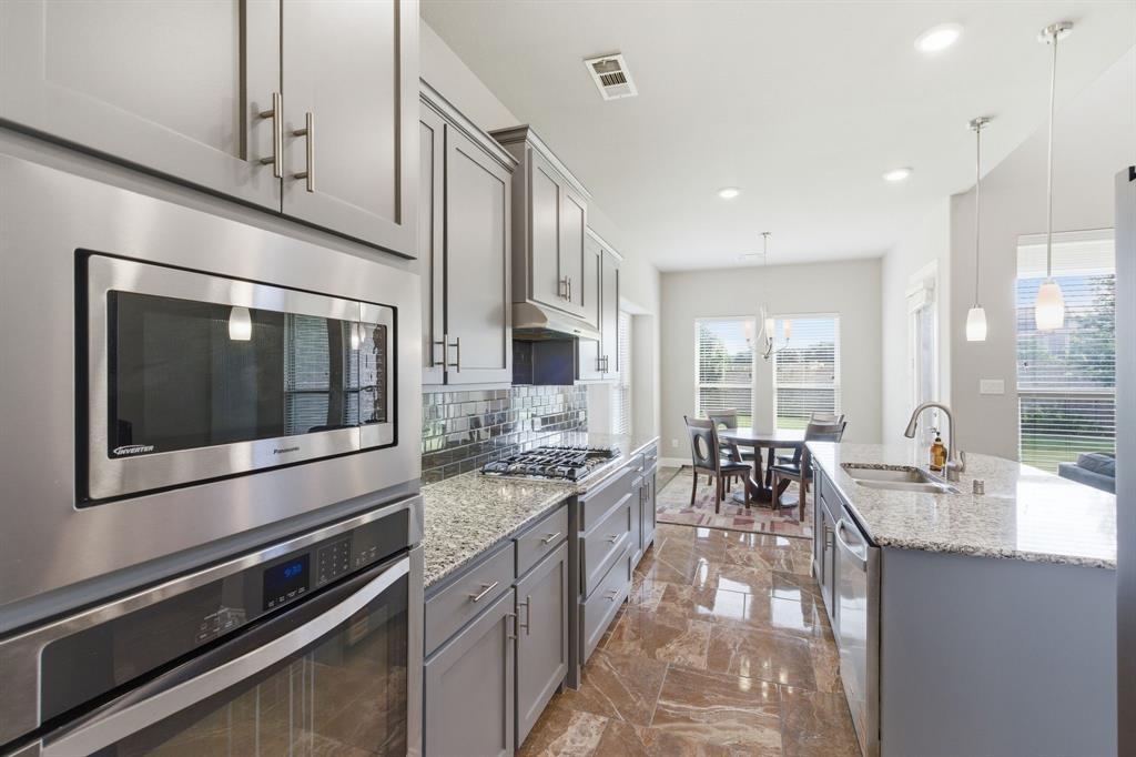 7452 Reverchon Drive Irving, TX 75063 - Photo 11 of 40