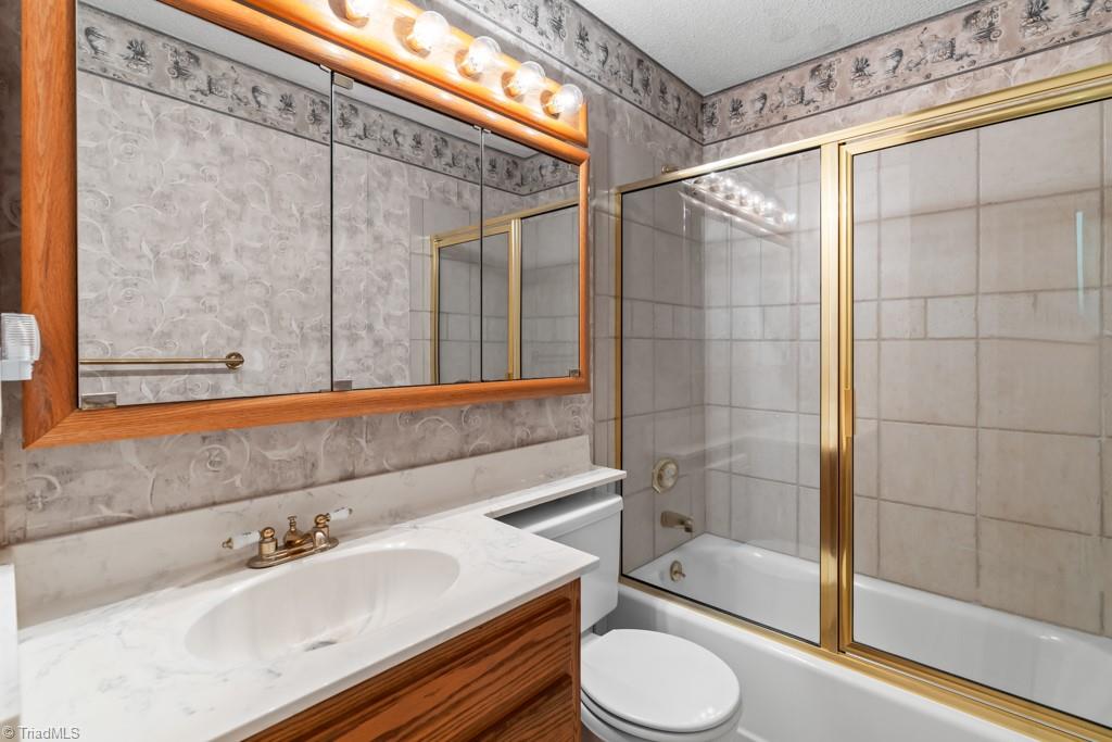 7001 Aplington Road Oak Ridge, NC 27310 - Photo 23 of 34 Second Full Bath with tiled shower