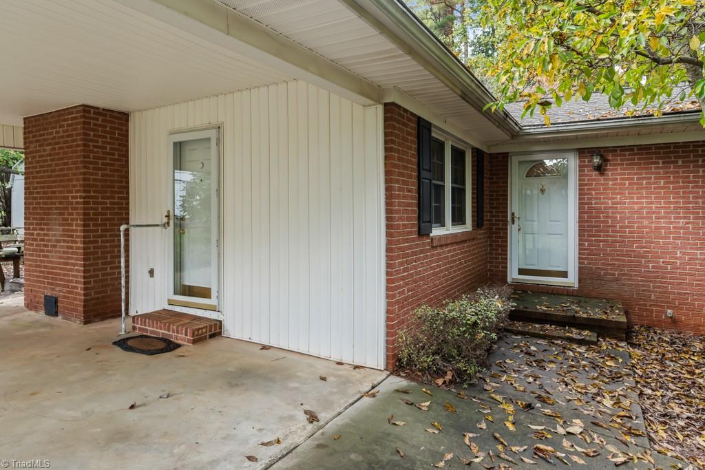 7001 Aplington Road Oak Ridge, NC 27310 - Photo 4 of 34