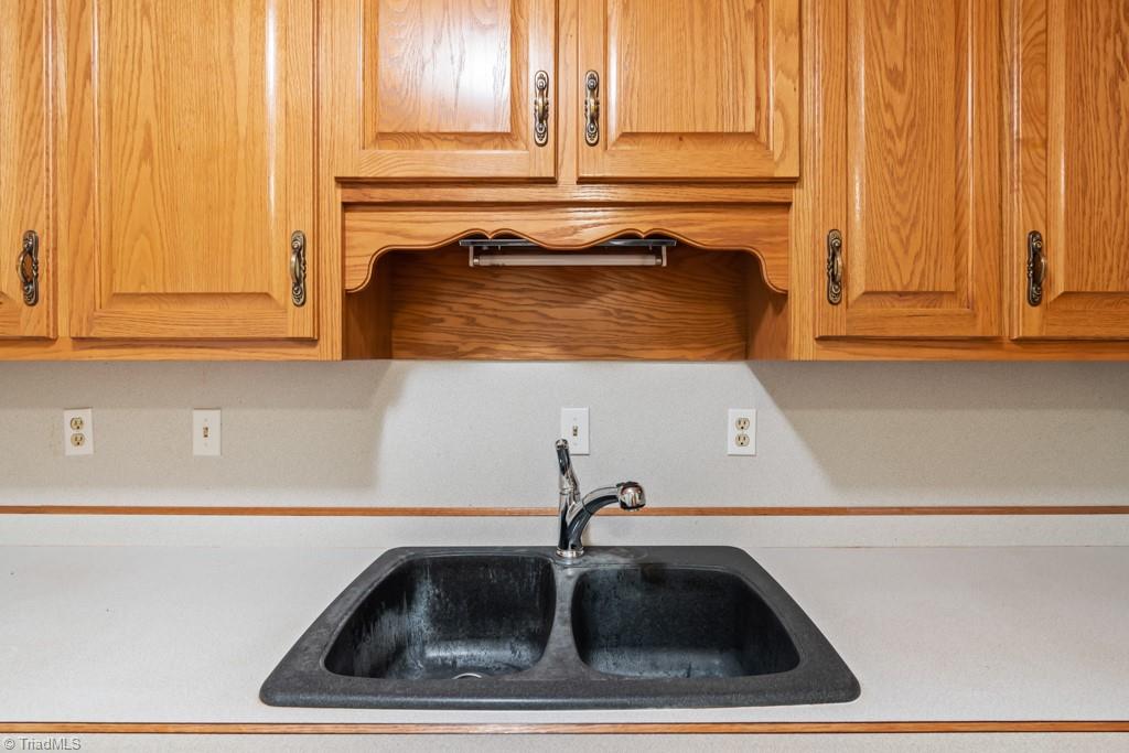 7001 Aplington Road Oak Ridge, NC 27310 - Photo 9 of 34