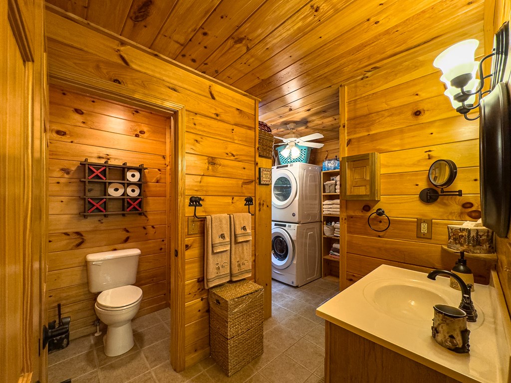 277 Virginia Lane Murphy, NC 28906 - Photo 20 of 62 a bathroom with a granite countertop toilet sink and shower