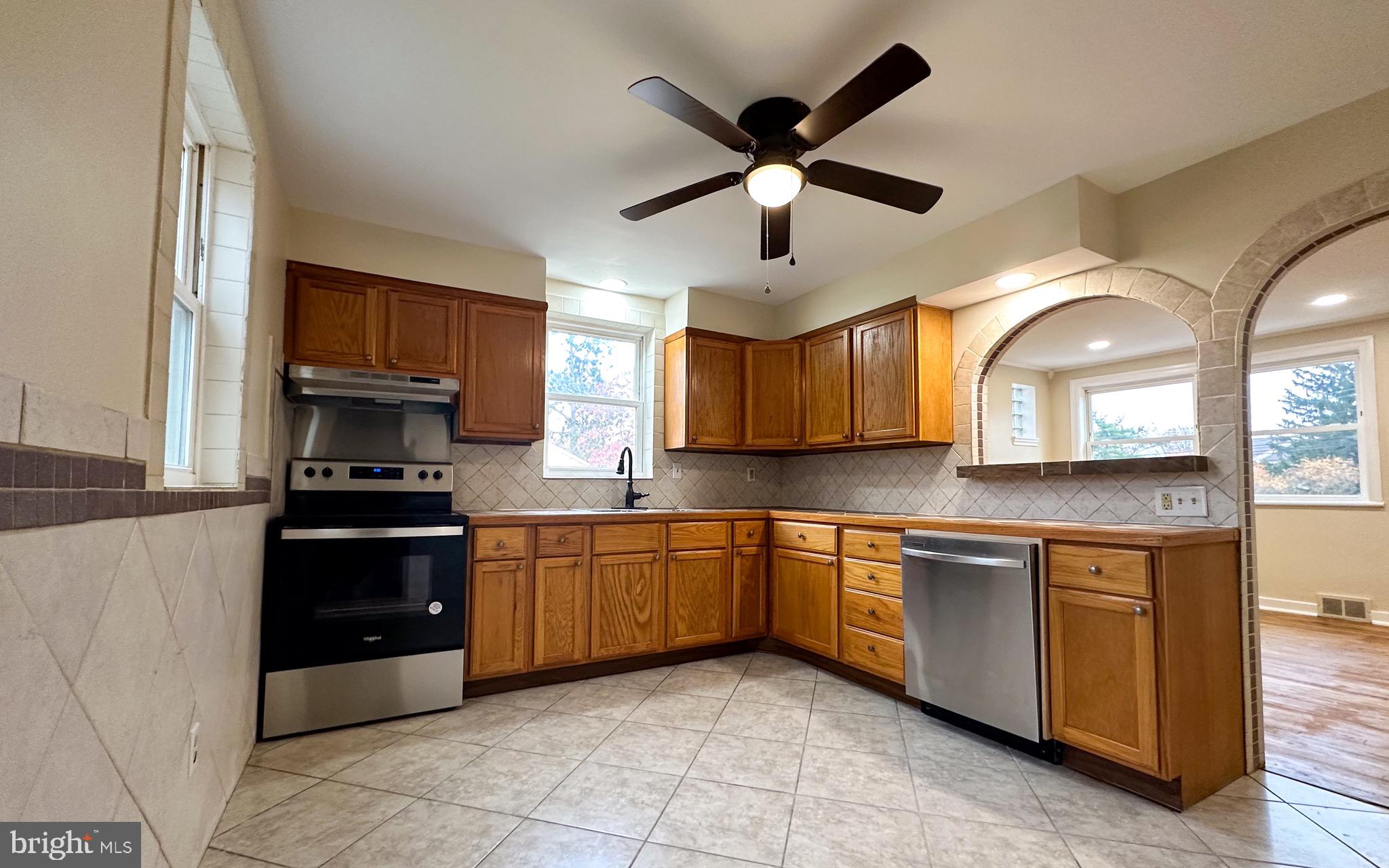 409 Rutherford Road Harrisburg, PA 17109 - Photo 13 of 47 Kitchen 2