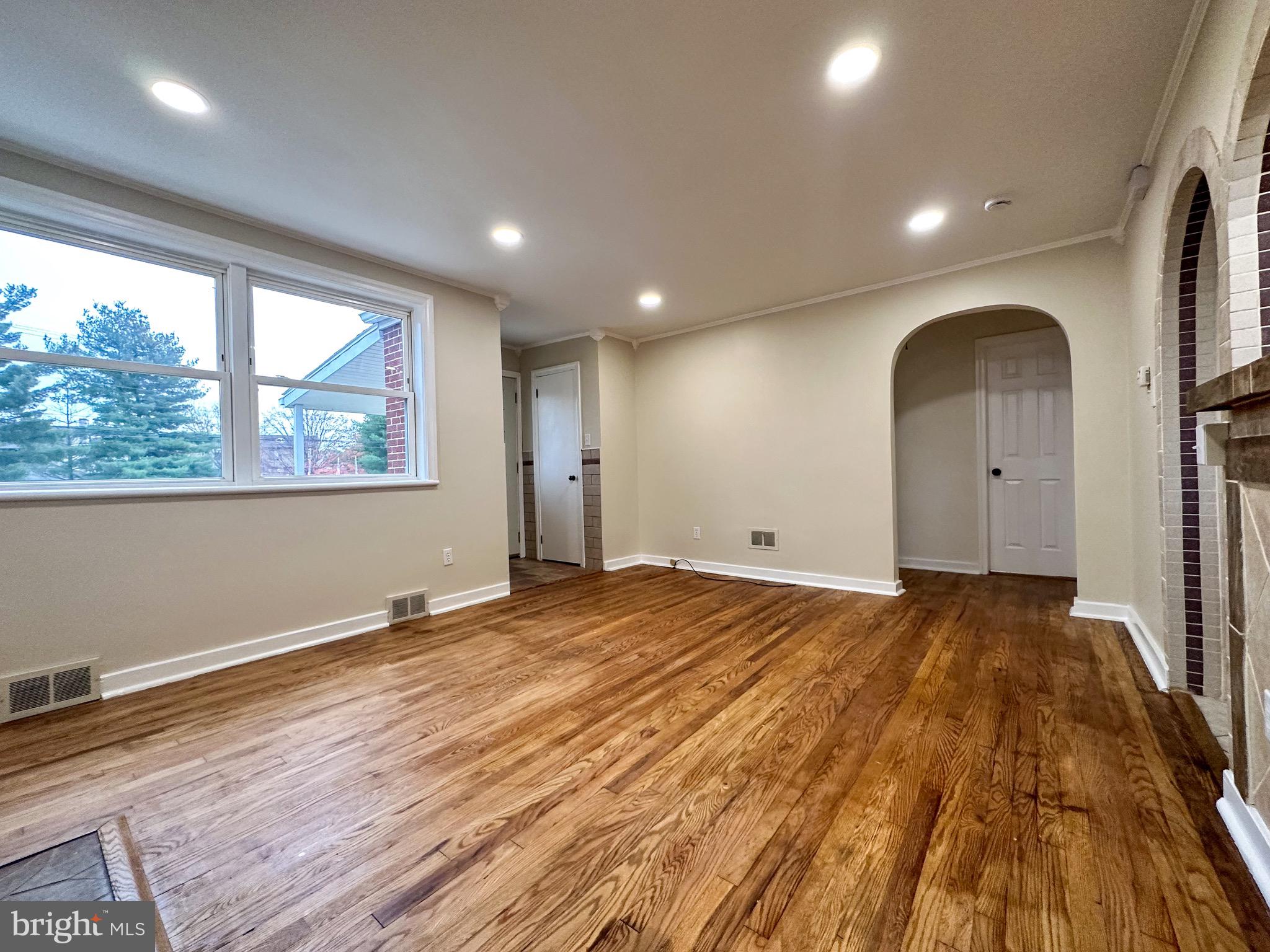 409 Rutherford Road Harrisburg, PA 17109 - Photo 9 of 47 Living Room