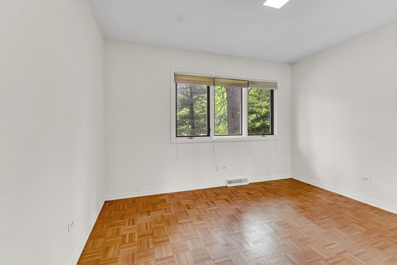 4112 Sunset Road Matteson, IL 60443 - Photo 16 of 28 an empty room with a window