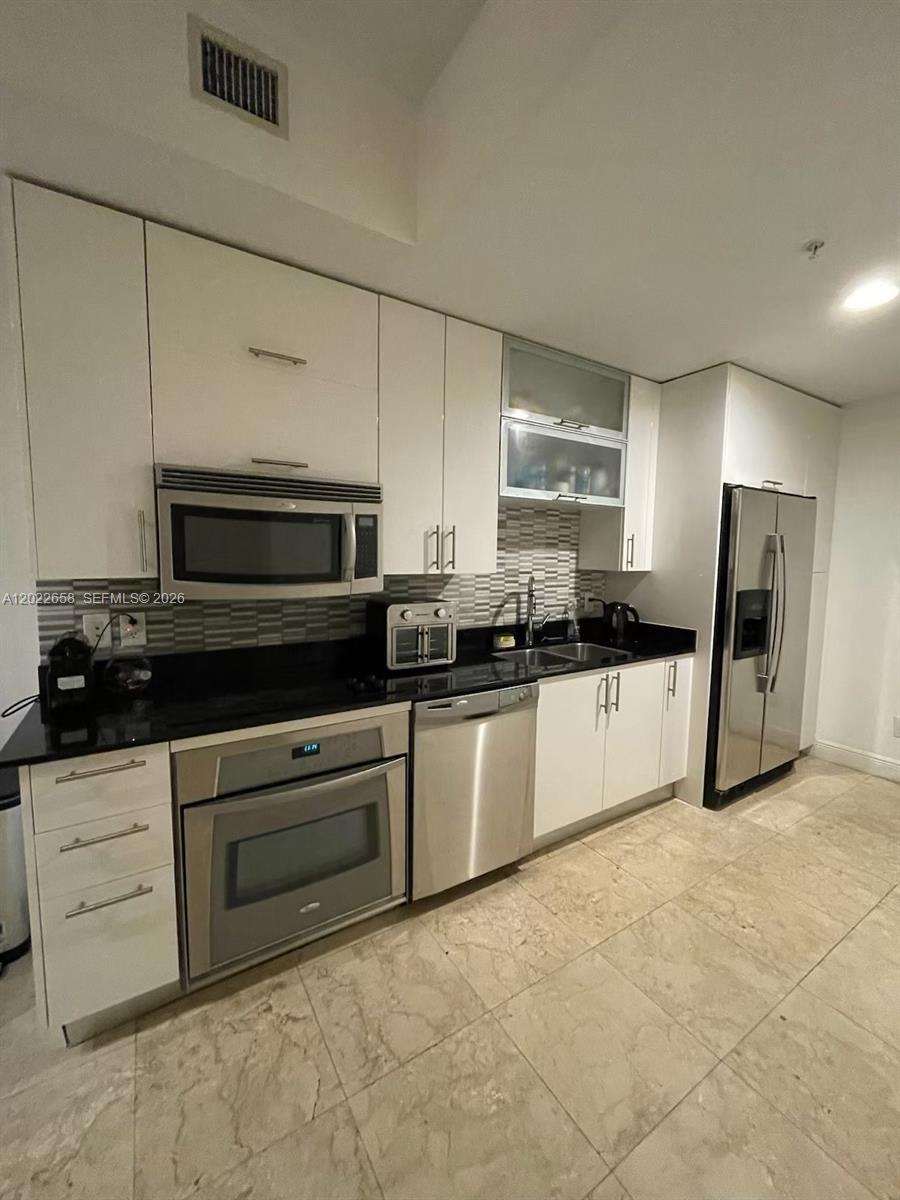 60 Southwest 13th Street, Unit 2210 Miami, FL 33130 - Photo 3 of 22