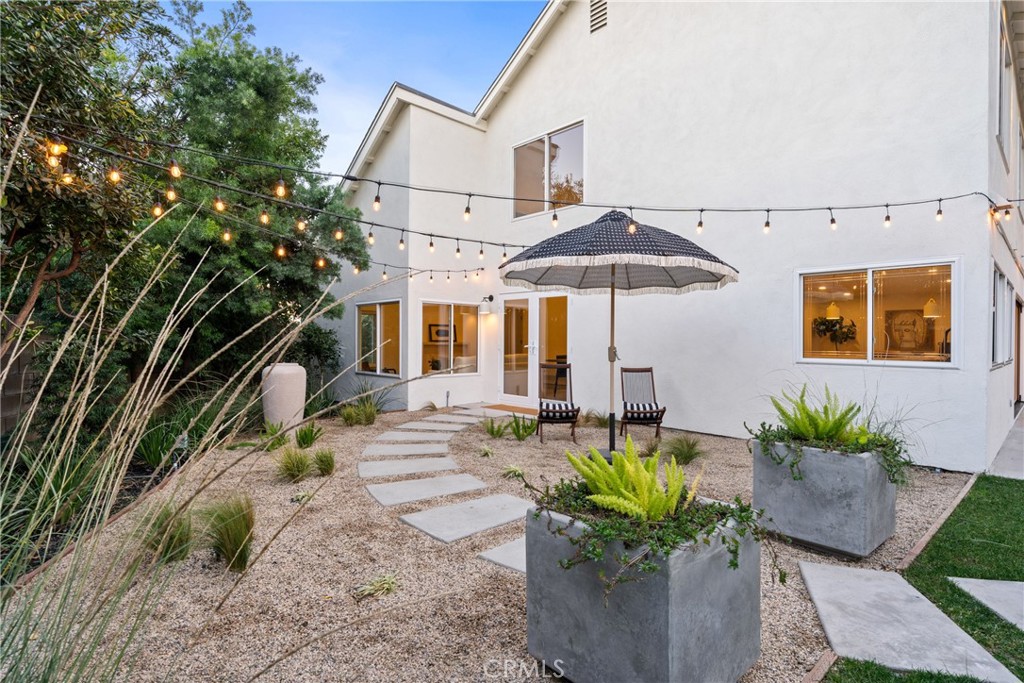 3383 Marigold Circle Costa Mesa, CA 92626 - Photo 36 of 43 a view of a house with sitting area and furniture