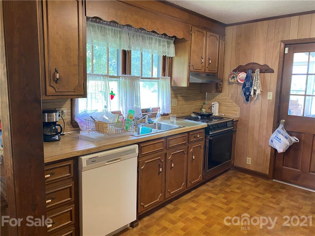 1079 Amherst Road Morganton, NC 28655 - Photo 4 of 40 Gallery Image 4