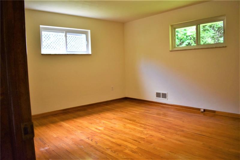 164 Reed Drive Pittsburgh, PA 15205 - Photo 12 of 24 Gallery Image 12