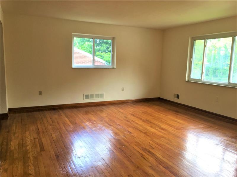 164 Reed Drive Pittsburgh, PA 15205 - Photo 3 of 24 Gallery Image 3
