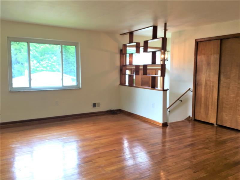 164 Reed Drive Pittsburgh, PA 15205 - Photo 4 of 24 Gallery Image 4
