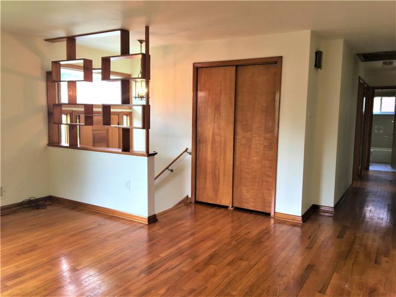 164 Reed Drive Pittsburgh, PA 15205 - Photo 5 of 24 Gallery Image 5