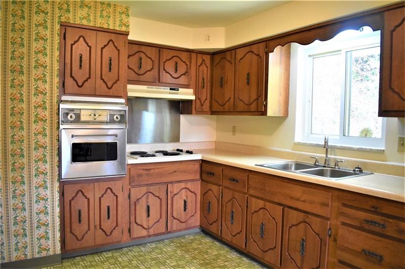 164 Reed Drive Pittsburgh, PA 15205 - Photo 9 of 24 Gallery Image 9