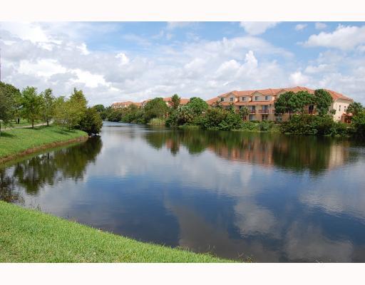 1020 Crystal Way, Unit F Delray Beach, FL 33444 - Photo 1 of 13 Primary Photo