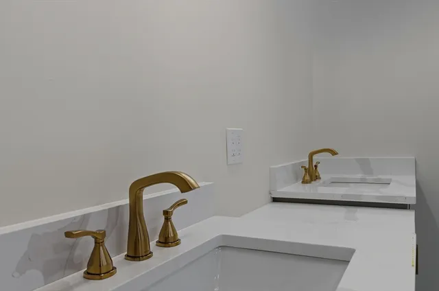 a close view of sink and tap