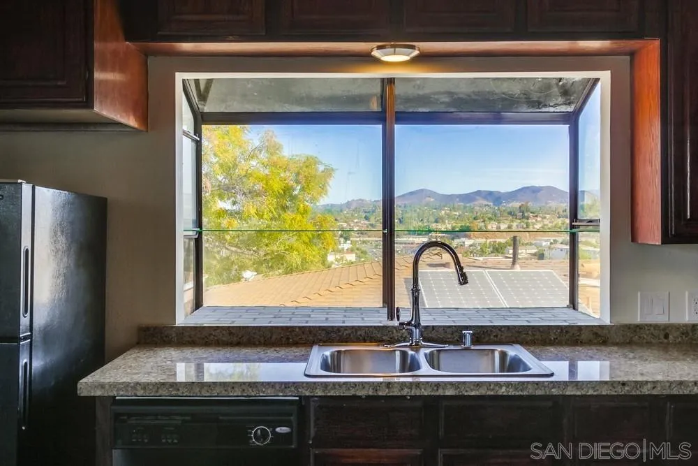 426 Phillips Way Vista, CA 92083 - Photo 15 of 74