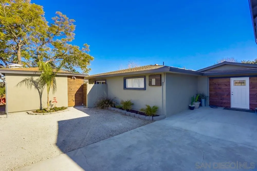426 Phillips Way Vista, CA 92083 - Photo 24 of 74 a view of a house with a patio