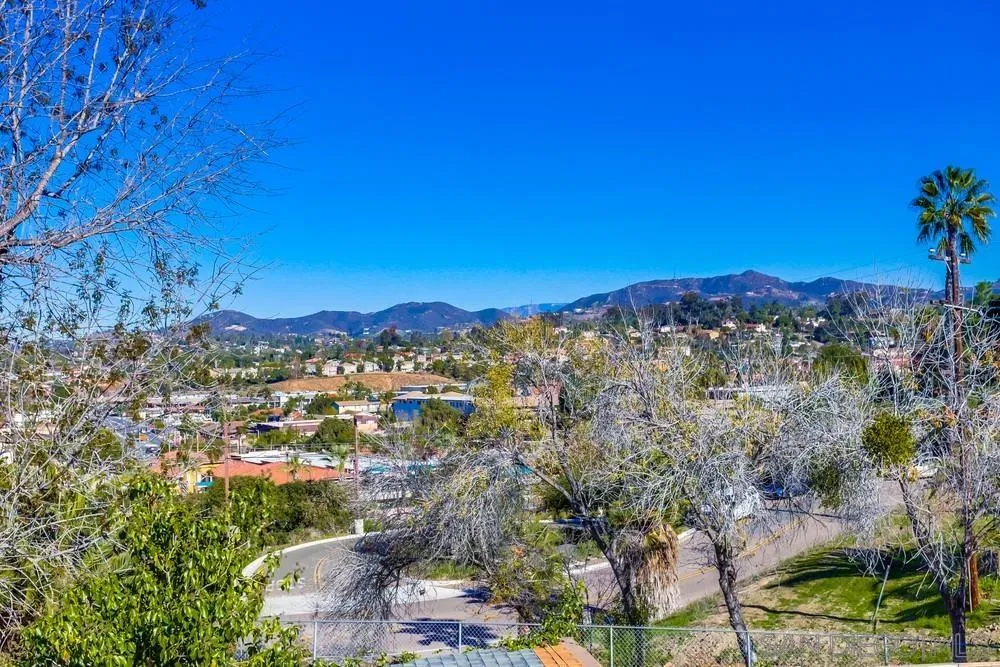 426 Phillips Way Vista, CA 92083 - Photo 29 of 74 a view of a city