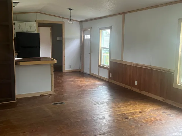 $32,500 | 401 North Monroe Street, Kinmundy, IL 62854