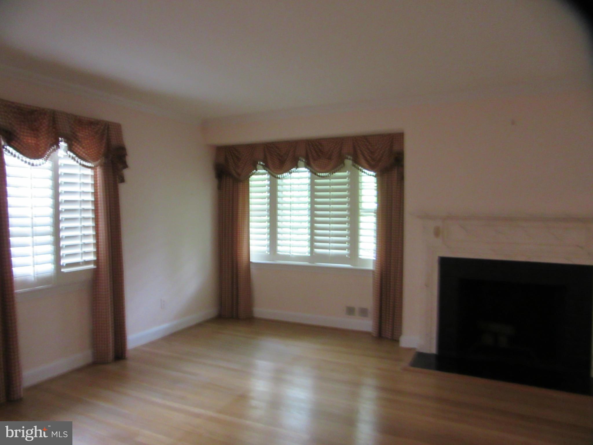 7411 Denton Road Bethesda, MD 20814 - Photo 4 of 7 Living Room