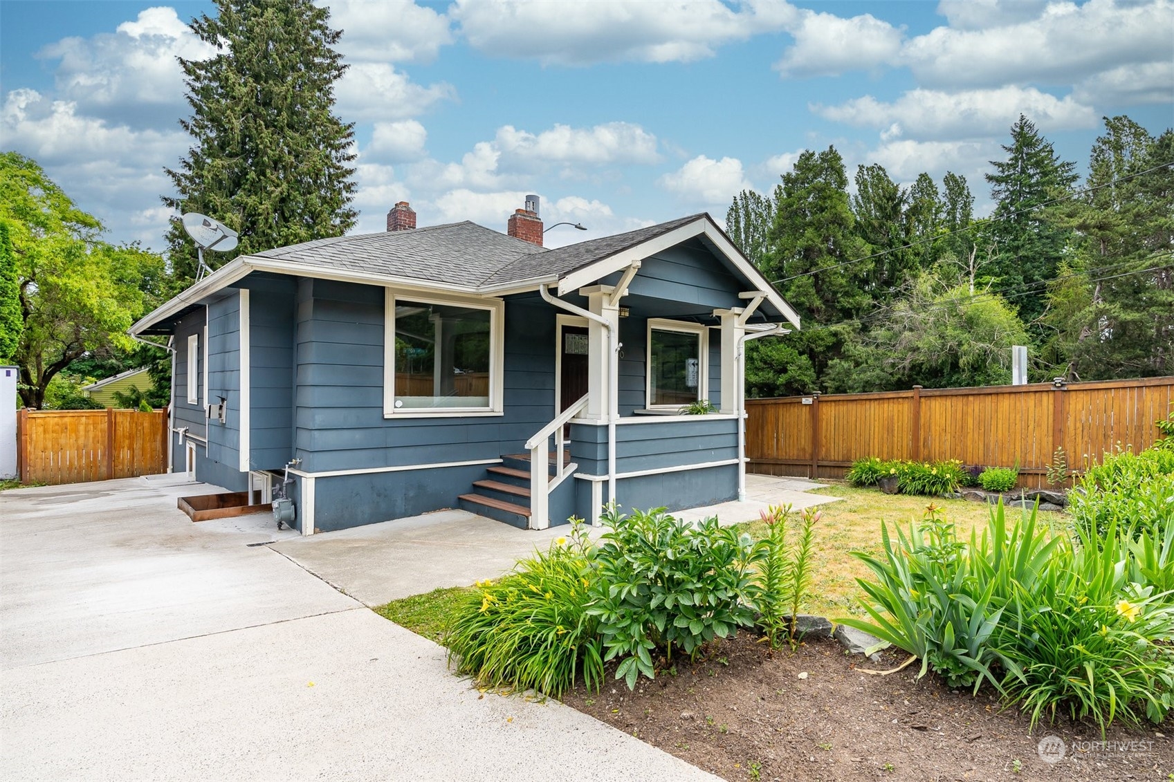 820 North 60th Street Seattle, WA 98103 - Photo 1 of 30 a front view of a house with garden