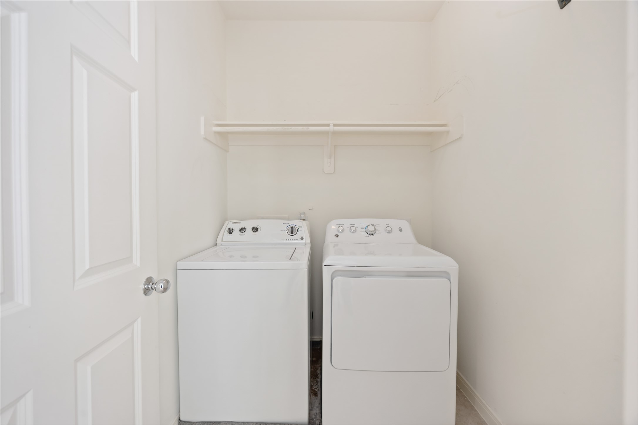 2909 West Dallas Street Houston, TX 77019 - Photo 25 of 39 a utility room with dryer and washer