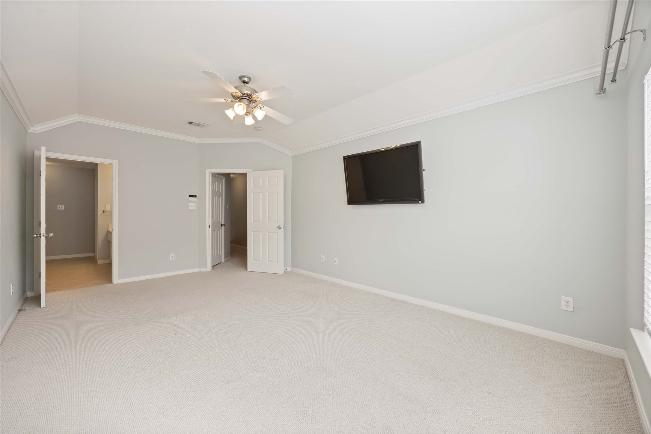 2909 West Dallas Street Houston, TX 77019 - Photo 30 of 39 a view of an empty room with a ceiling fan