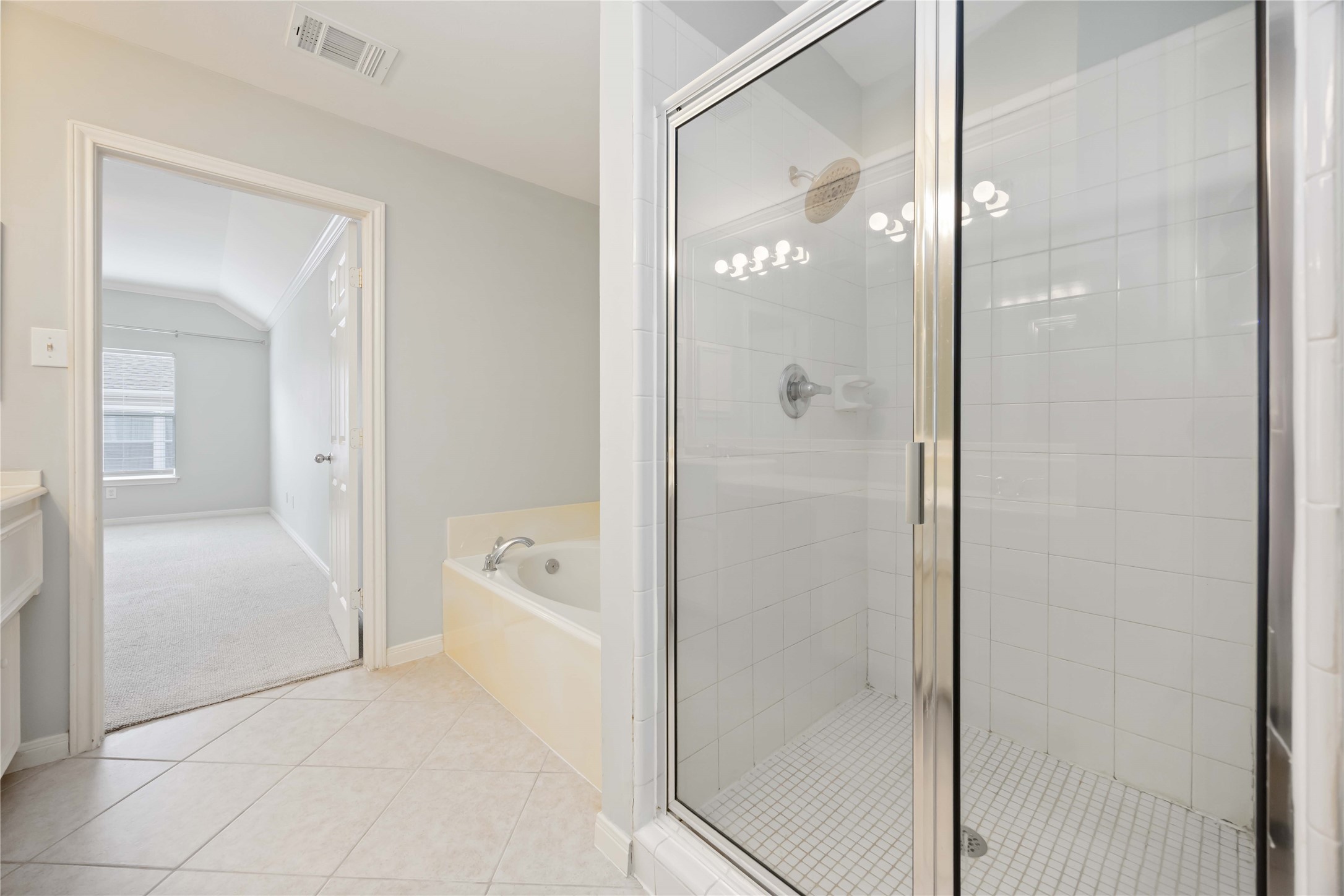 2909 West Dallas Street Houston, TX 77019 - Photo 34 of 39 a en suite bathroom with a shower