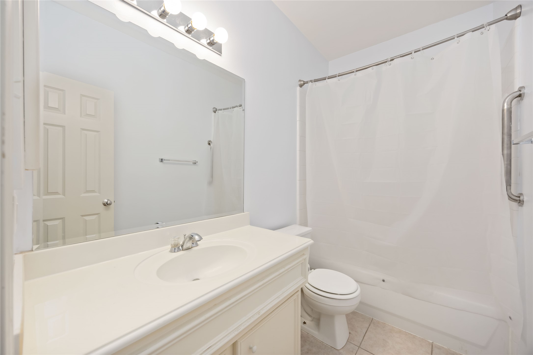 2909 West Dallas Street Houston, TX 77019 - Photo 5 of 39 a bathroom with a sink a toilet and shower