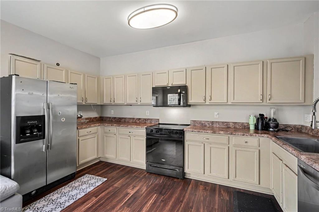3813 Tarrant Trace Circle High Point, NC 27265 - Photo 9 of 27