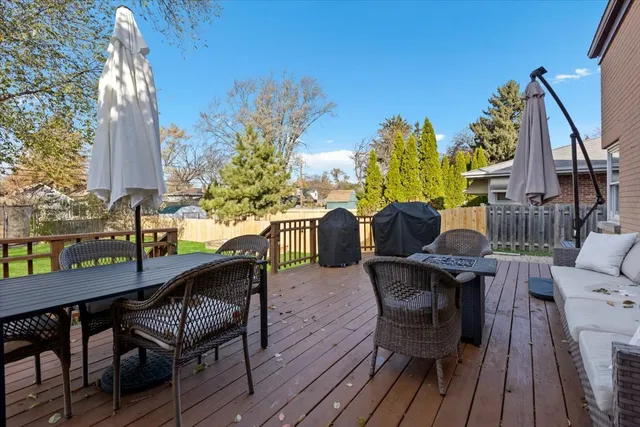 $475,000 | 204 North Emerson Street, Mount Prospect, IL 60056