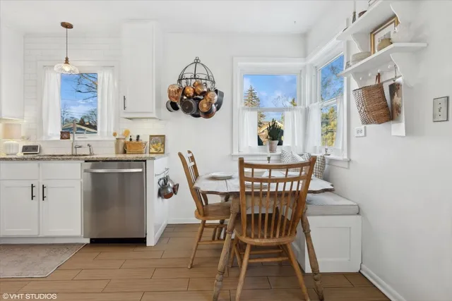 $475,000 | 204 North Emerson Street, Mount Prospect, IL 60056