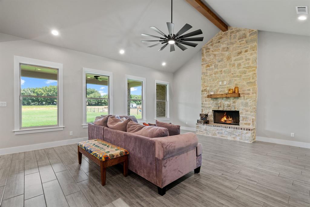 1030 Alex Drive Springtown, TX 76082 - Photo 14 of 40