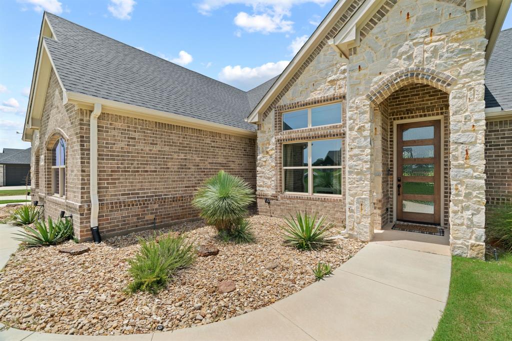 1030 Alex Drive Springtown, TX 76082 - Photo 4 of 40